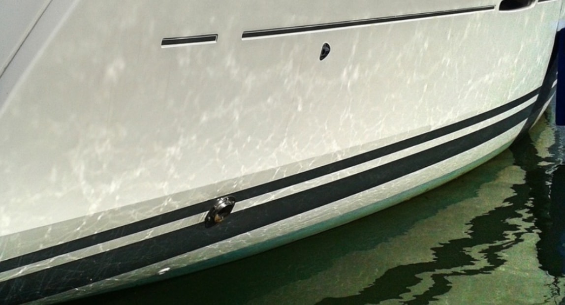 How to Remove Pinstripes From Your Boat