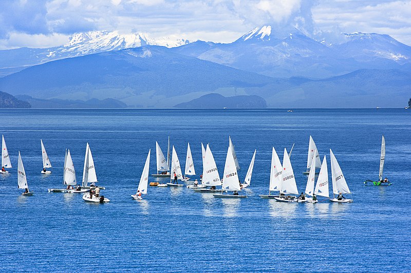 How to Find the Right Sailing School