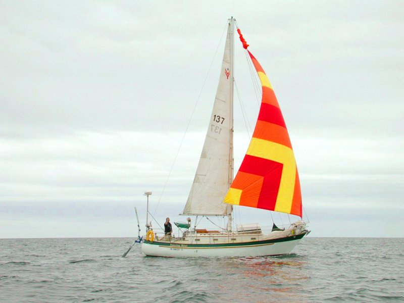 how to sail a yacht single handed