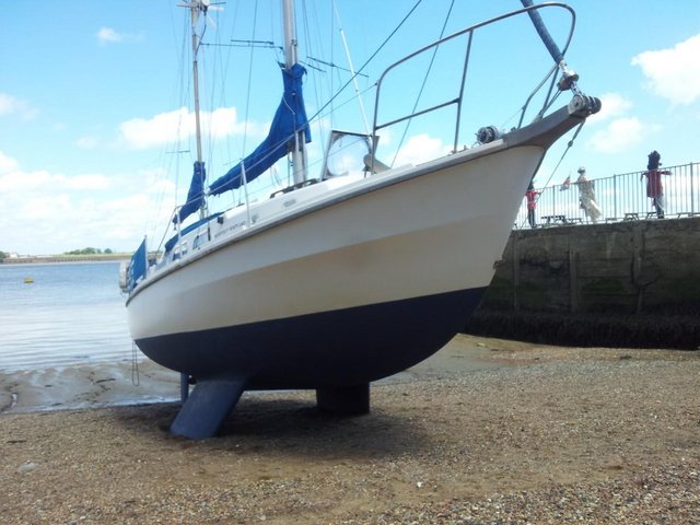 fin keel sailboat