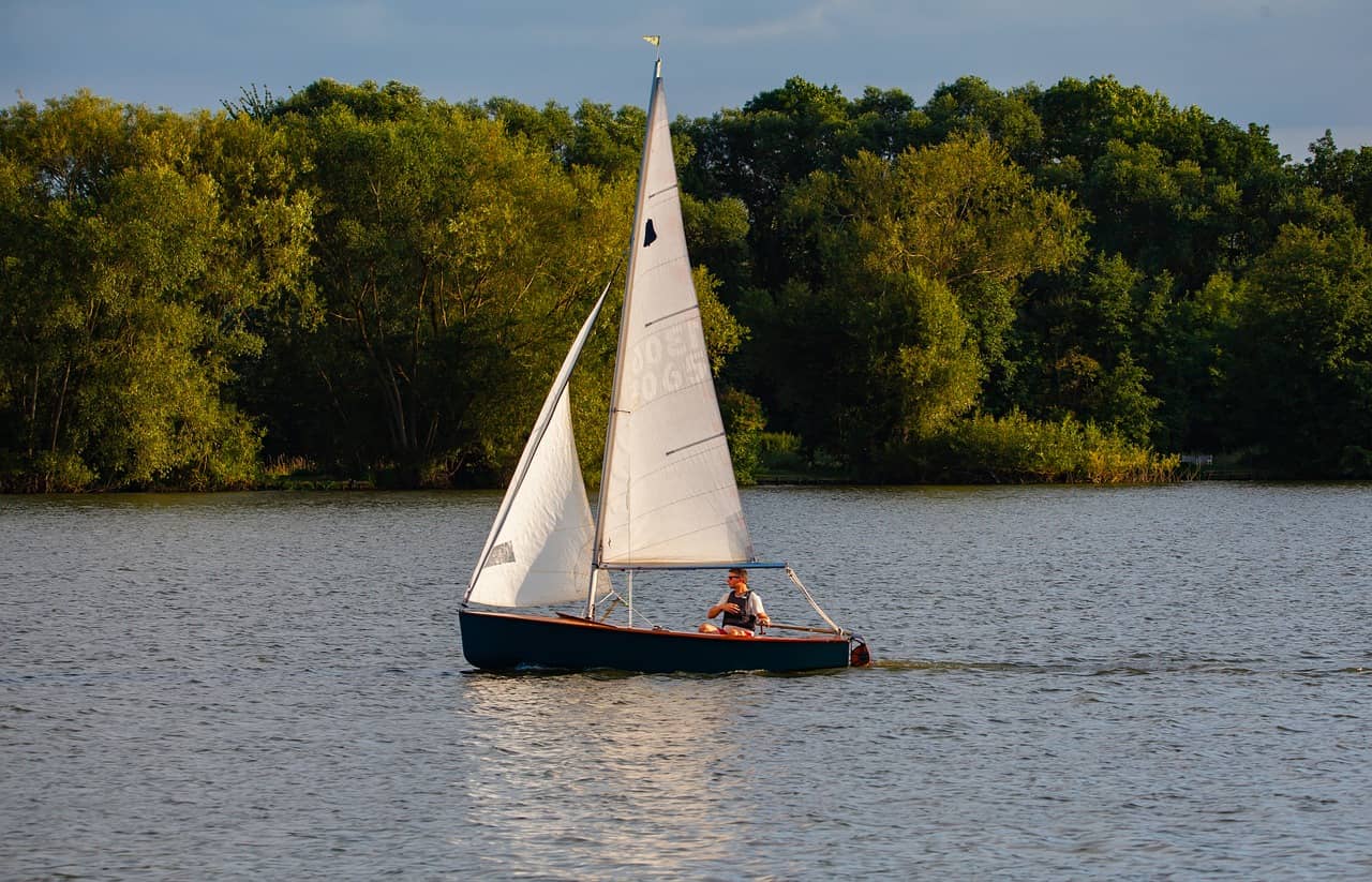 best liveaboard sailboats for beginners