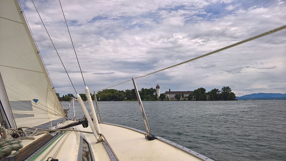 Choosing a Cruising Sailboat