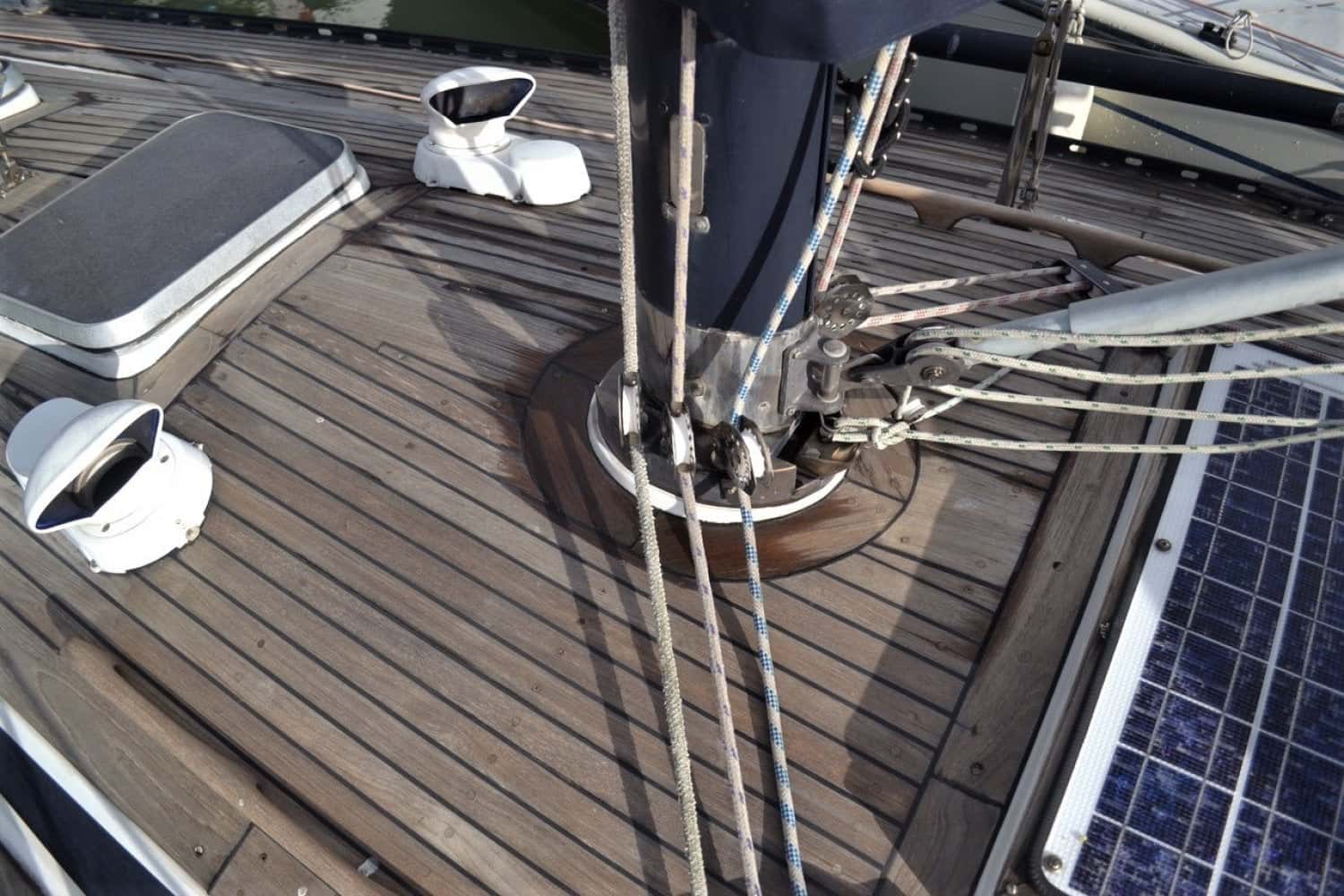 rigging on sailboat