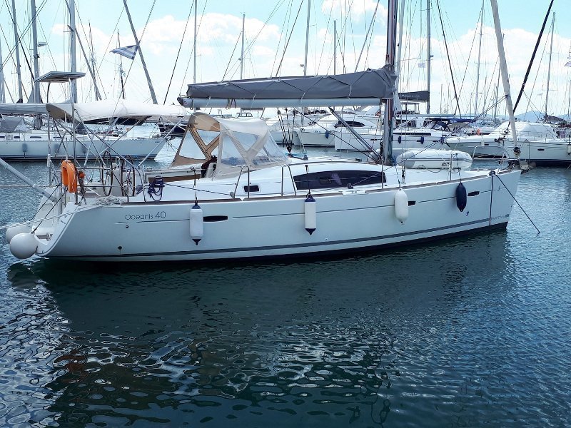 Beneteau Oceanis 40 - Best Bluewater Sailboat Under 40 Feet