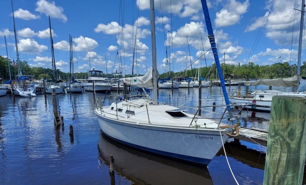 Pearson 28 - A Great Liveabord Sailboat