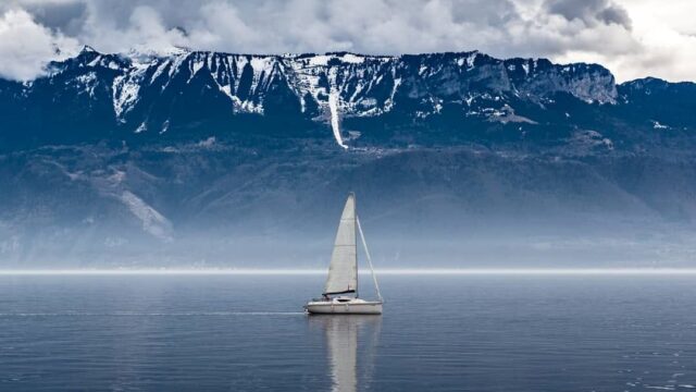 Best Boats and Sailboats for Cold Weather
